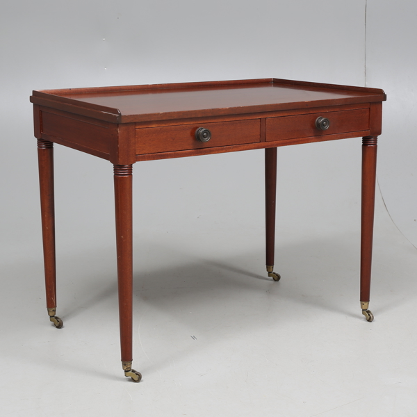 SIDE TABLE with SARG, mahogany, English style, 1900s / SIDOBORD m SARG, mahogny, engelsk stil, 1900 tal._1150a_lg.jpeg