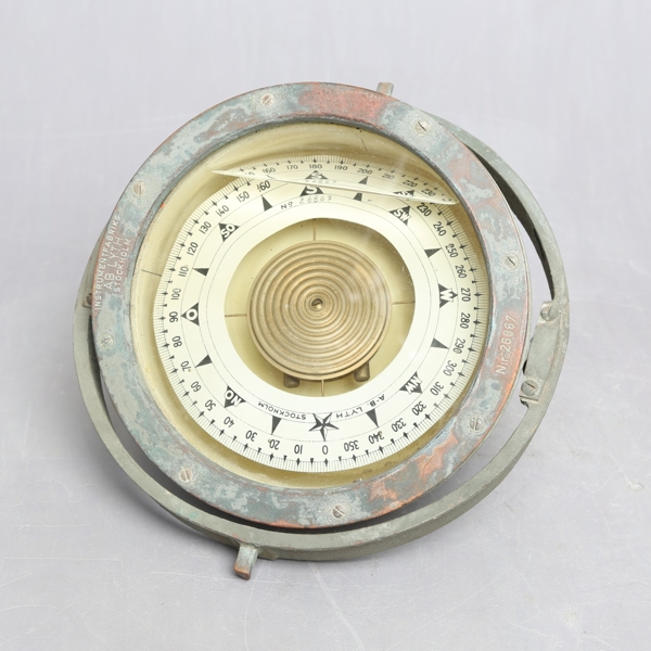 SHIP'S COMPASS, numbered 26867, AB Lyth, Stockholm, 1900s / SKEPPSKOMPASS, numrerad 26867, AB Lyth, Stockholm, 1900 tal_1239a_lg.jpeg