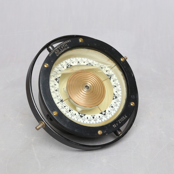 SHIP COMPASS, numbered 21054, AB Lyth, Stockholm, 1900s / SKEPPSKOMPASS, numrerad 21054, AB Lyth, Stockholm, 1900 tal_1244a_lg.jpeg